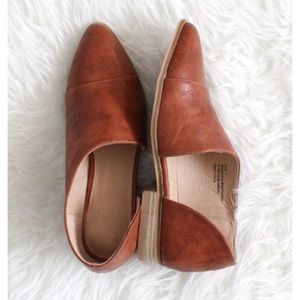 Leather Side Cut Flats